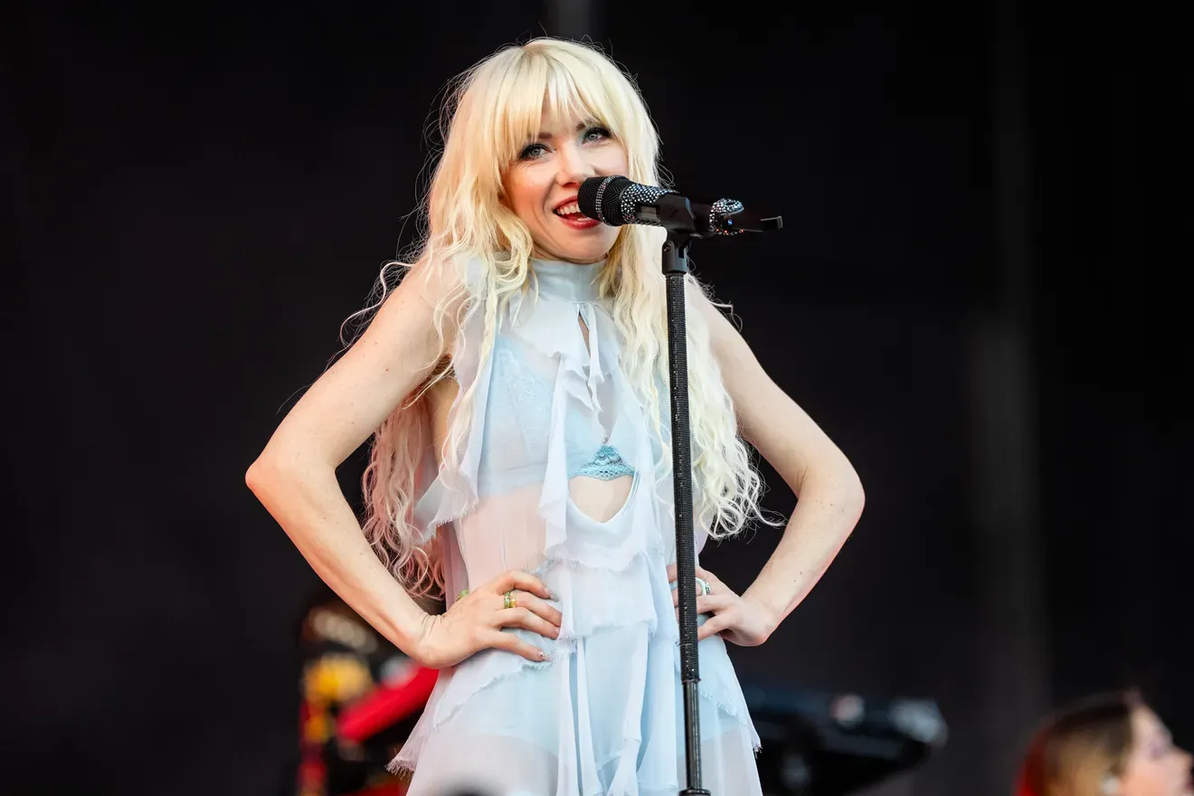 Carly Rae Jepsen and Lena Dunham to adapt '10 Things I Hate About You ...