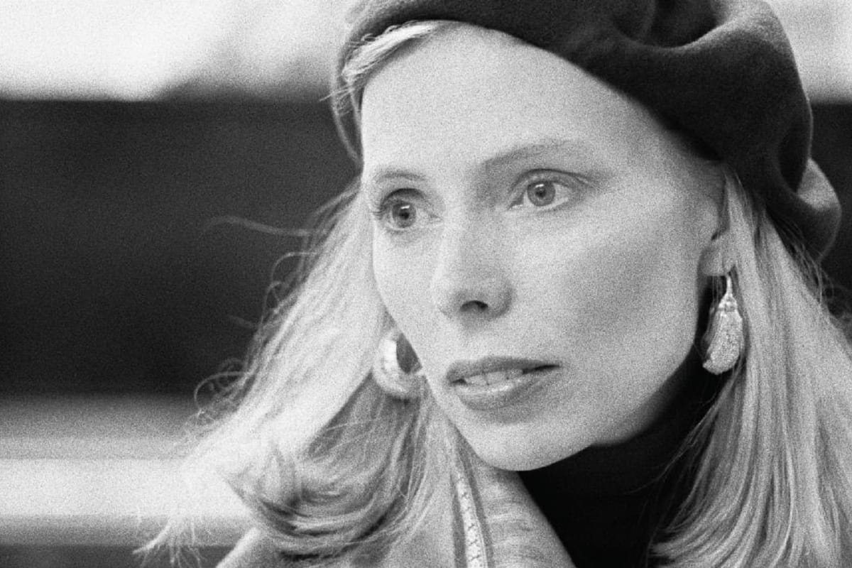 Listen to “Traveling”, Joni Mitchell’s original 1976 demo for “Hejira”