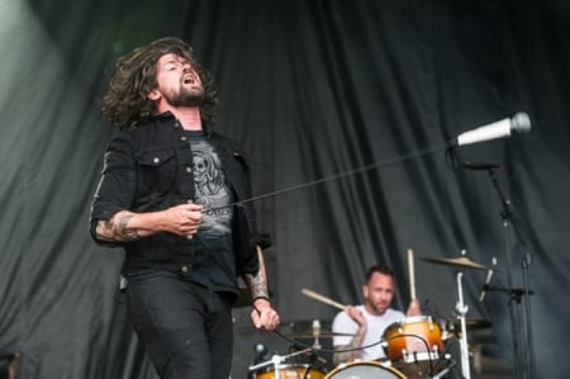 Taking Back Sunday reunites with Fred Mascherino for two-song set at Holiday Spectacular