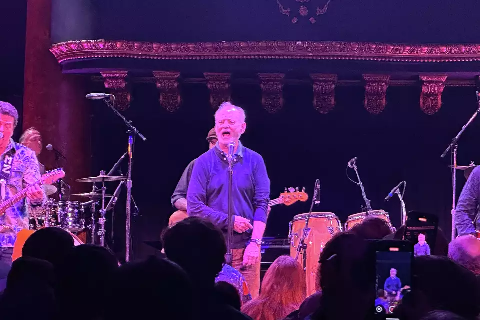 Bill Murray sings Bob Dylan at San Francisco show