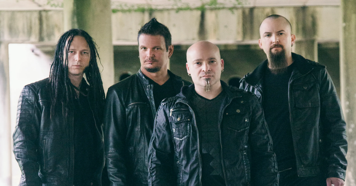 Disturbed show damages Chicago Bulls Championship banners