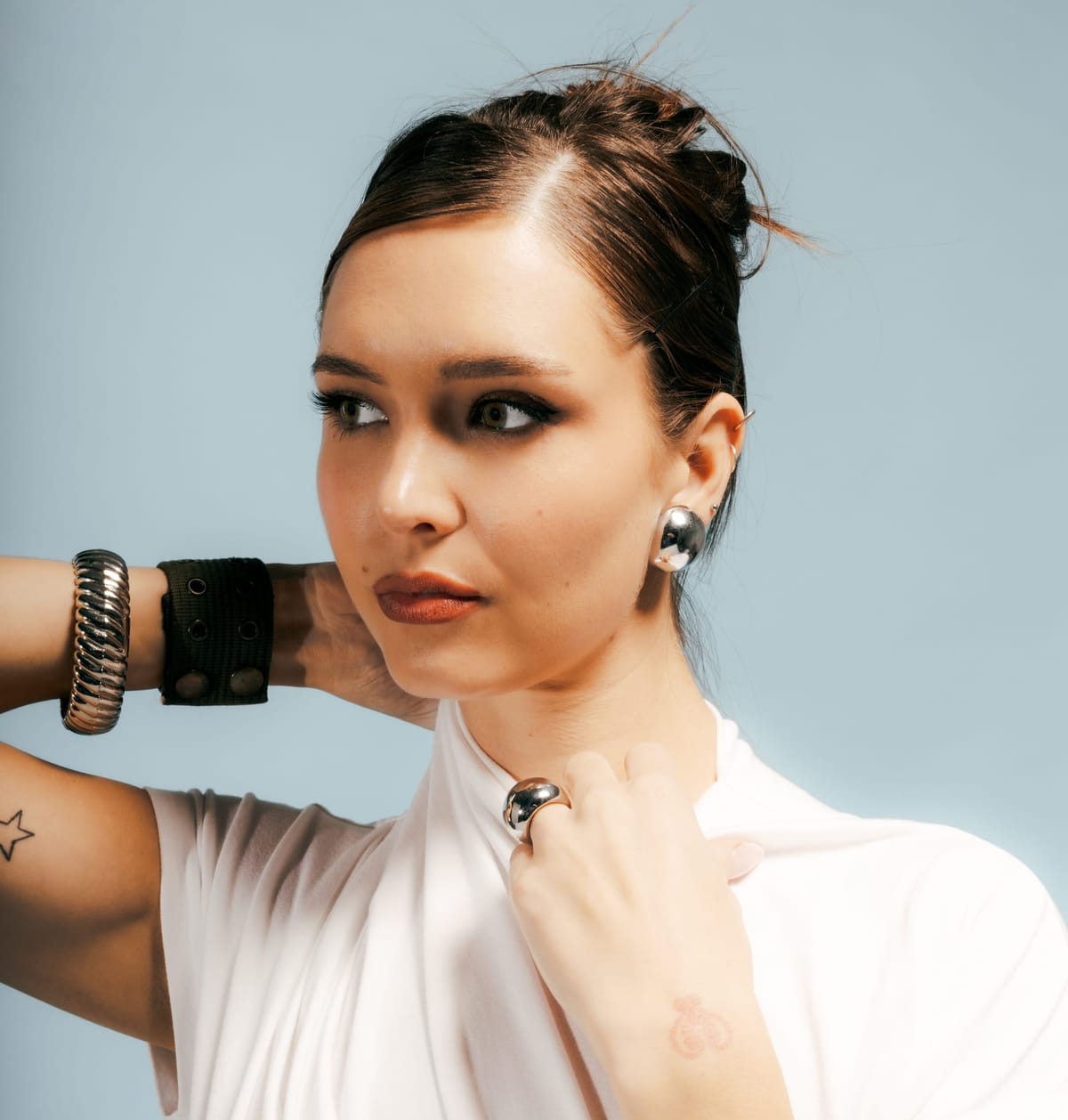 Katie Tupper announces debut album 'Greyhound', shares new single