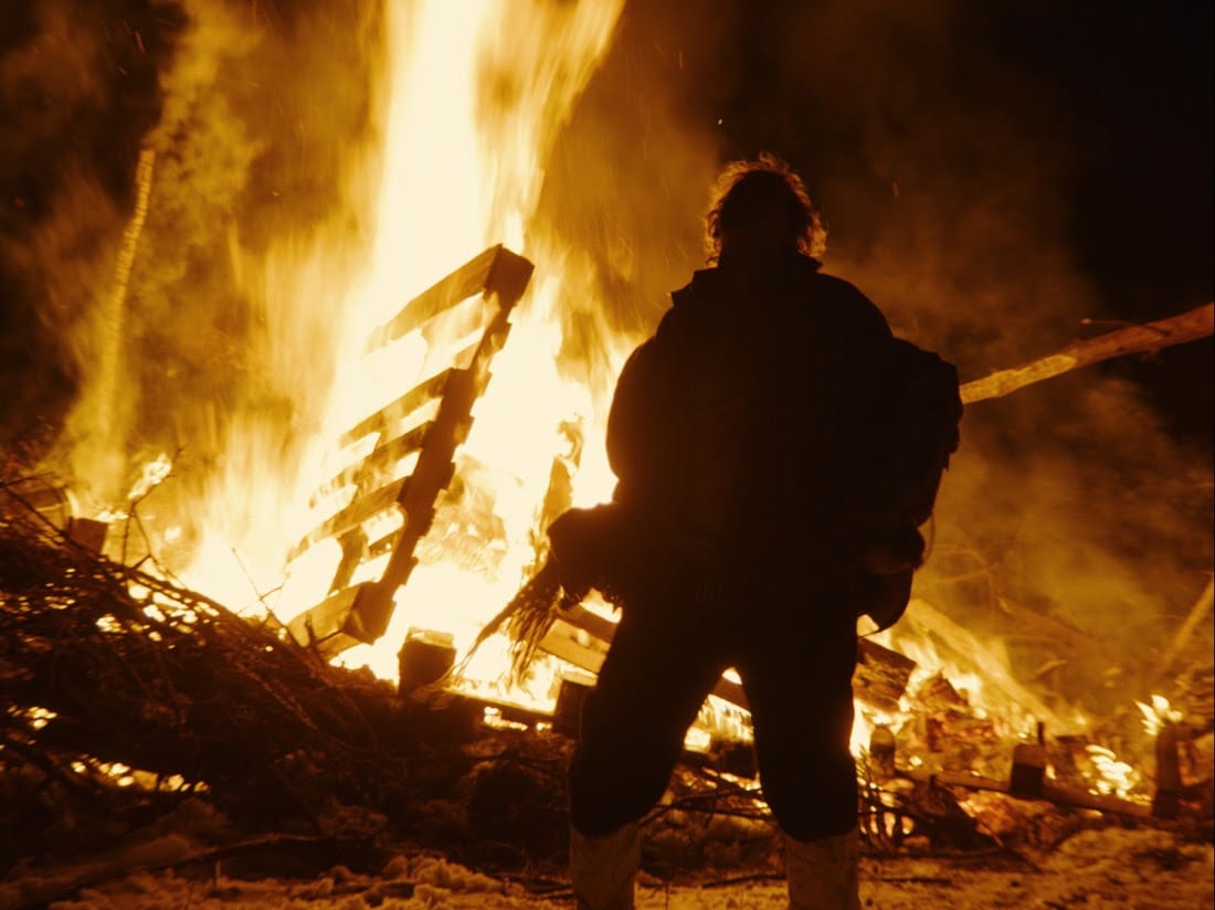 Les Louanges shares new single, "La journée va être chaude"