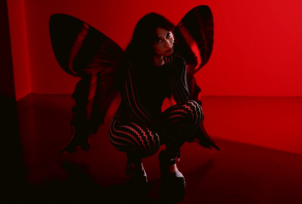 Zora Jones announces EP 'ANGEL CRISIS', shares new track "Beef"