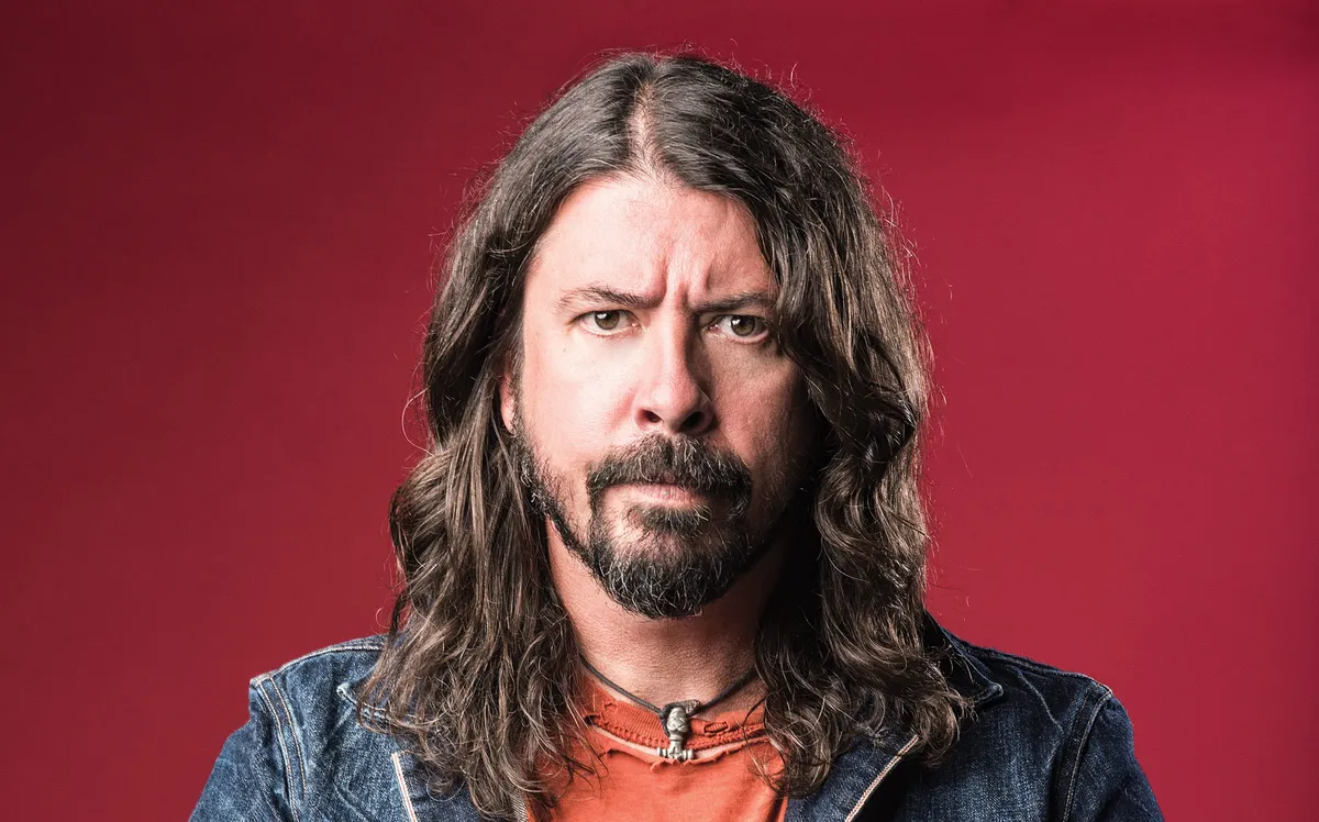 Dave Grohl has attended 430 therapy sessions, says he has been "visited" by Taylor Hawkins