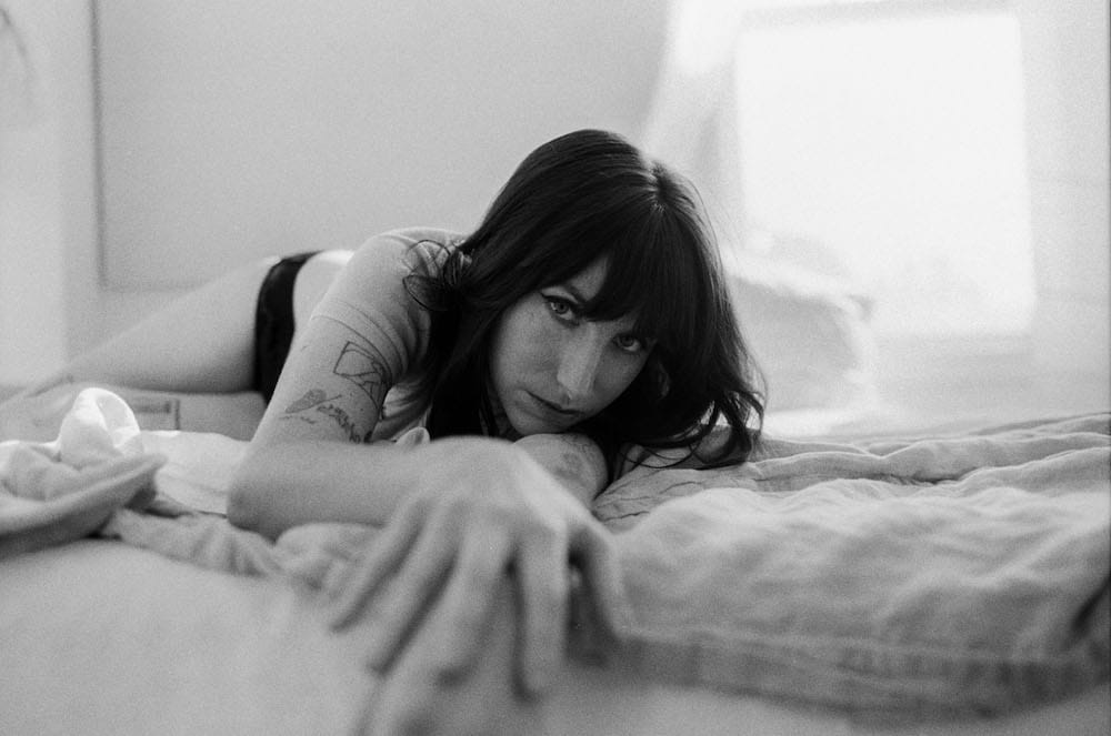 IAN SWEET announces new album 'Shiverstruck' and shares lead track "Criminal Kissing"