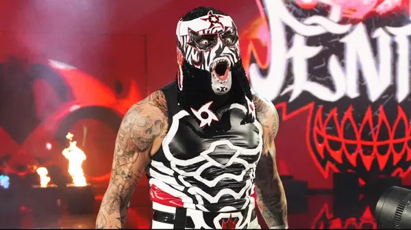 Tool’s Adam Jones lays down ripping guitar riff for WWE’s Penta