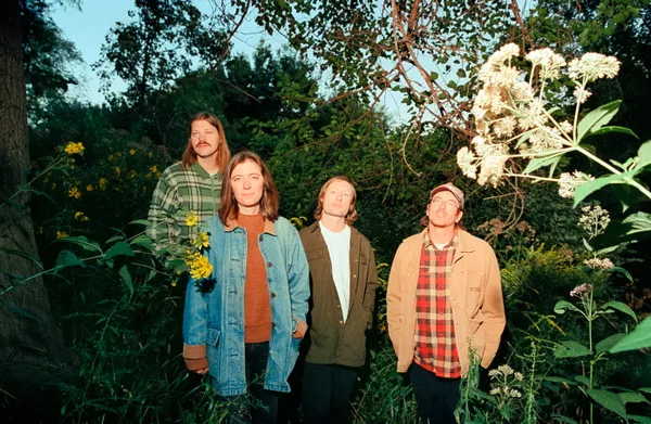 Ratboys announce new Chris Walla-produced album "Singin' to an Empty Chair"