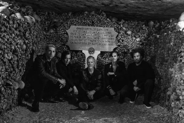 Queens of the Stone Age debut new song "Easy Street" live in Chicago