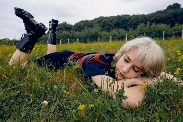 Avalon Emerson & the Charm drop new single "Eden"