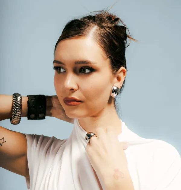 Katie Tupper announces debut album 'Greyhound', shares new single