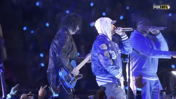 Jack White brings out Eminem during Detroit Lions halftime show