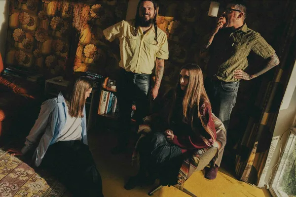 Dry Cleaning depict a mid-life crisis on "Cruise Ship Designer"