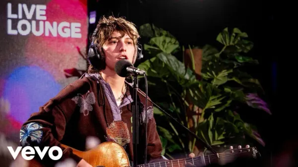 King Princess covers Geese's "Au Pays du Cocaine"