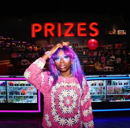 Featured image for hemlocke springs shares new single, "w-w-w-w-w"