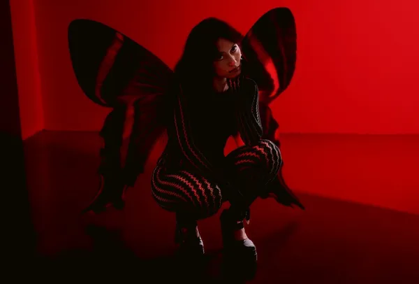 Zora Jones announces EP 'ANGEL CRISIS', shares new track "Beef"