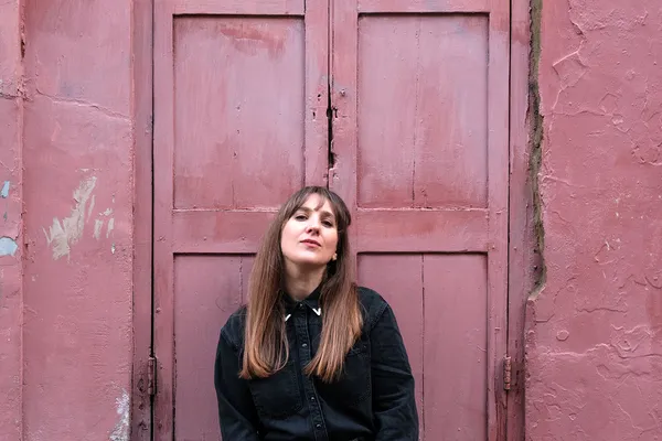 Annie Dressner throws indie folk-pop back to the '90s on new single "Dumb Boy"