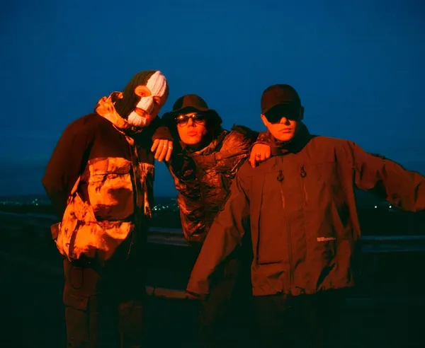 Kneecap share new single "FENIAN", album moved to May 1