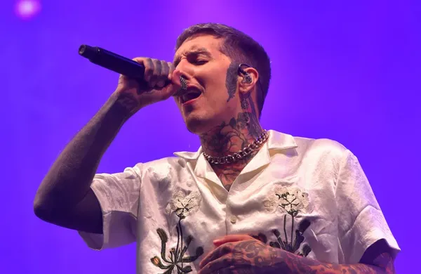 Bring Me The Horizon vs. the airborne iPhone