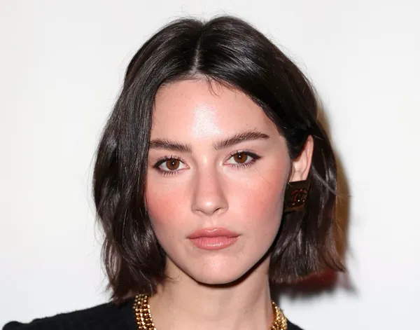 Gracie Abrams announces new album 'Daughter from Hell'