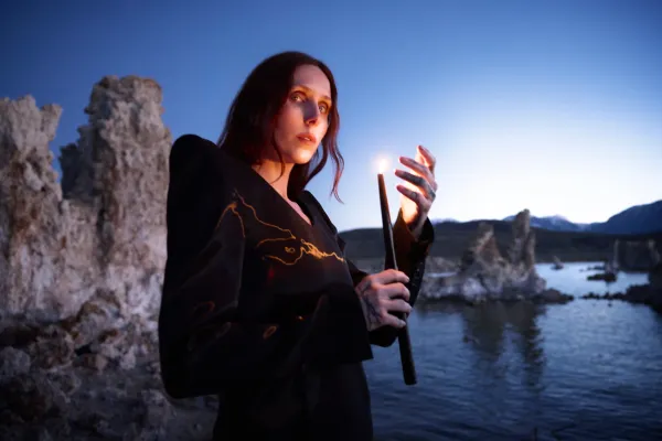 Chelsea Wolfe announces her ninth studio LP 'The Dark' with new single "Cold"