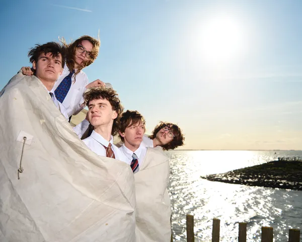 (WIP - vic...employed) Grote Geelstaart share new single "Nat Zeil"