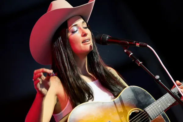 Kacey Musgraves urges support for immigrant children