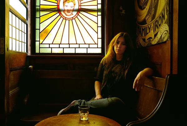 Gwenifer Raymond signs to Fat Possum and shares new song "Bird Songs for Atomic Skies"
